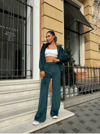 Велюровий жіночий костюм зеленого кольору 34058