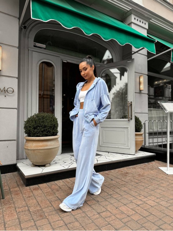 Велюровий жіночий костюм блакитного кольору 34059