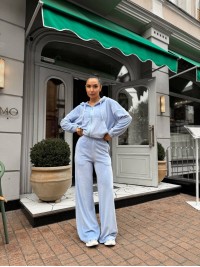 Велюровий жіночий костюм блакитного кольору 34059