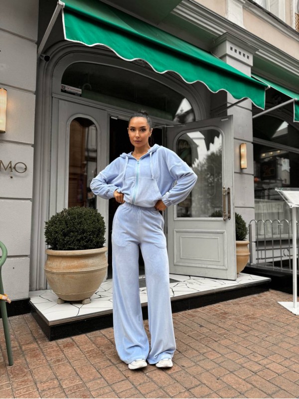 Велюровий жіночий костюм блакитного кольору 34059