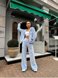 Велюровий жіночий костюм блакитного кольору 34059