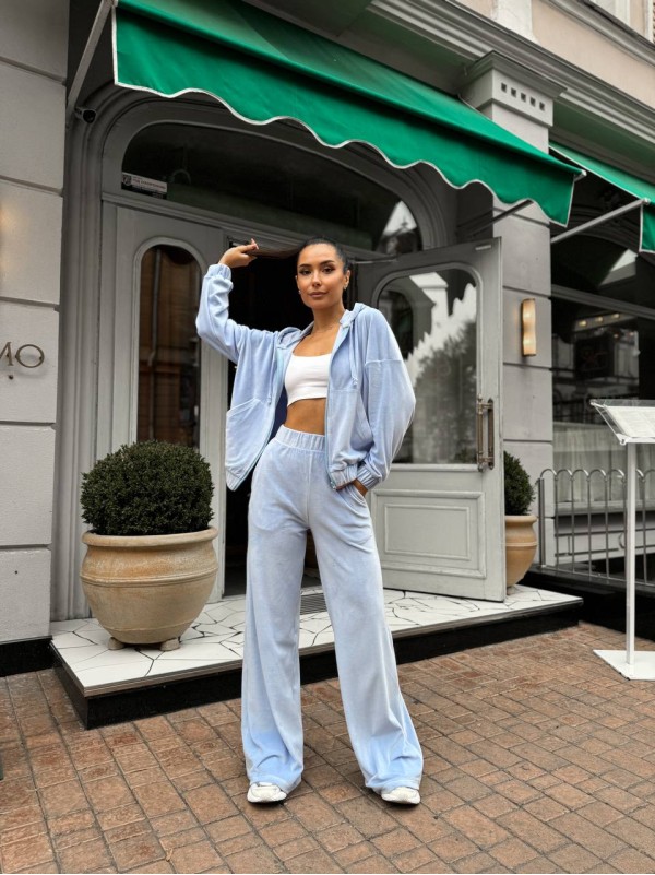 Велюровий жіночий костюм блакитного кольору 34059