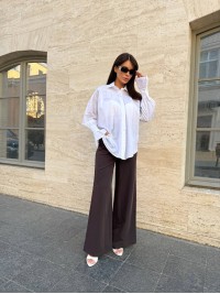 Бавовняна жіноча сорочка з стильним рукавом молочного кольору 34062