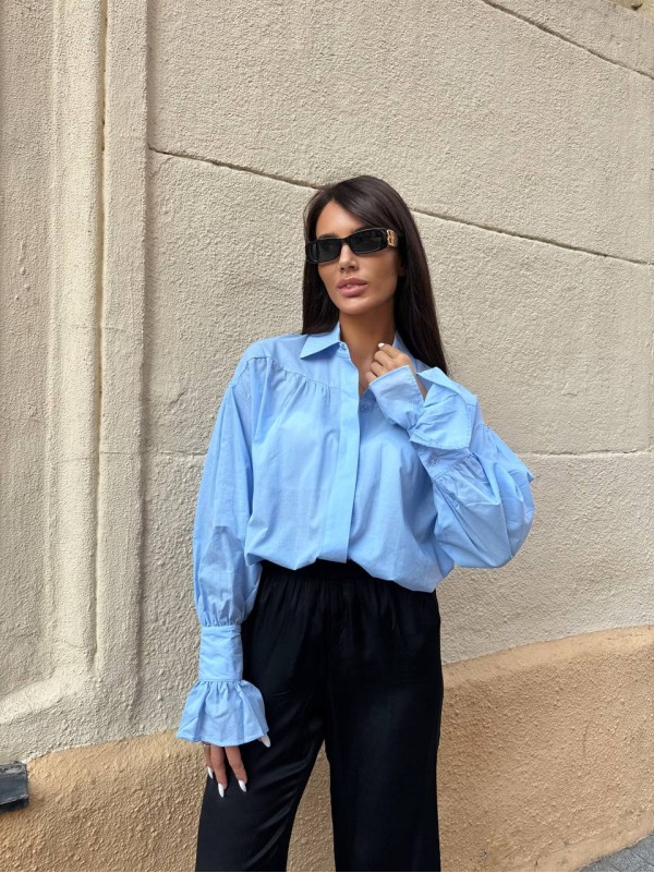 Бавовняна жіноча сорочка з стильним рукавом блакитного кольору 34063