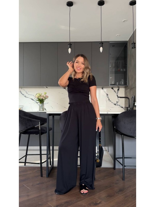 Прогулянковий жіночий костюм чорного кольору 34070