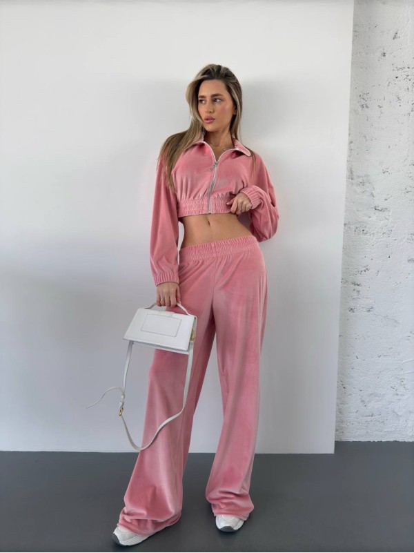 Велюровий жіночий костюм рожевого кольору 34072