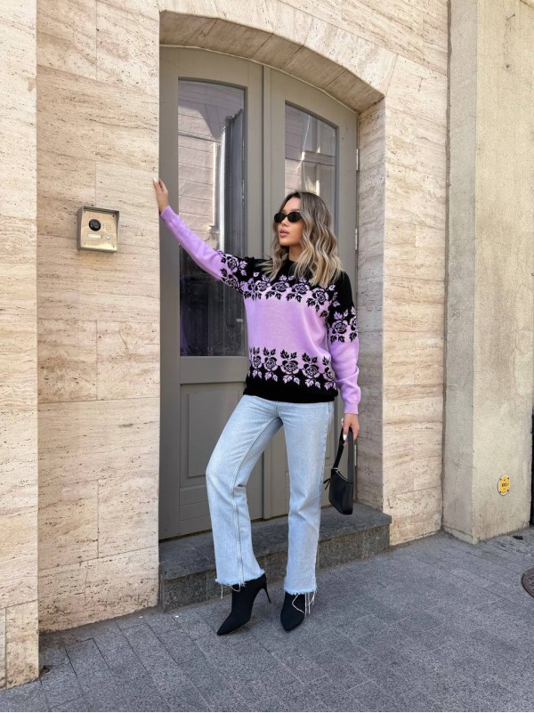 Жіночий светр з квітковим орнаментом бузкового кольору 34078