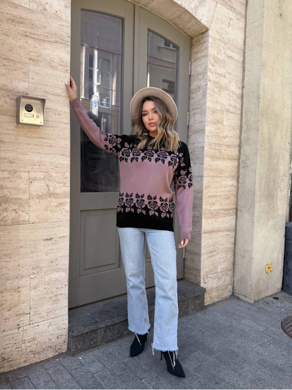 Жіночий светр з квітковим орнаментом пудрового кольору 34079