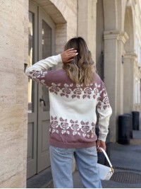 Жіночий светр з квітковим орнаментом молочного кольору 34080