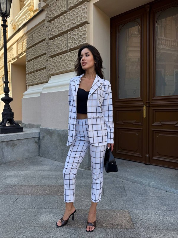 Стильний жіночий костюм в клiтину молочного кольору 34081