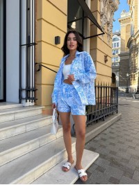 Жіночий прогулянковий костюм з шортами блакитного кольору 34084