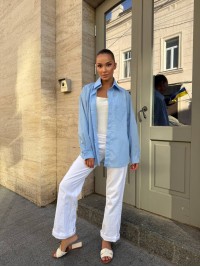 Бавовняна жіноча сорочка блакитного кольору 34086