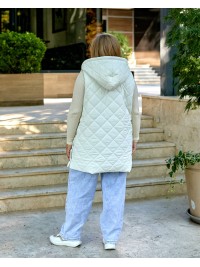 Подовжена жіноча демісезонна жилетка молочного кольору 34088