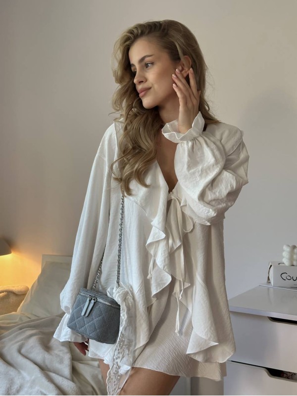 Жіночий легкий костюм (сорочка+шорти) з рюшами молочного кольору 34116