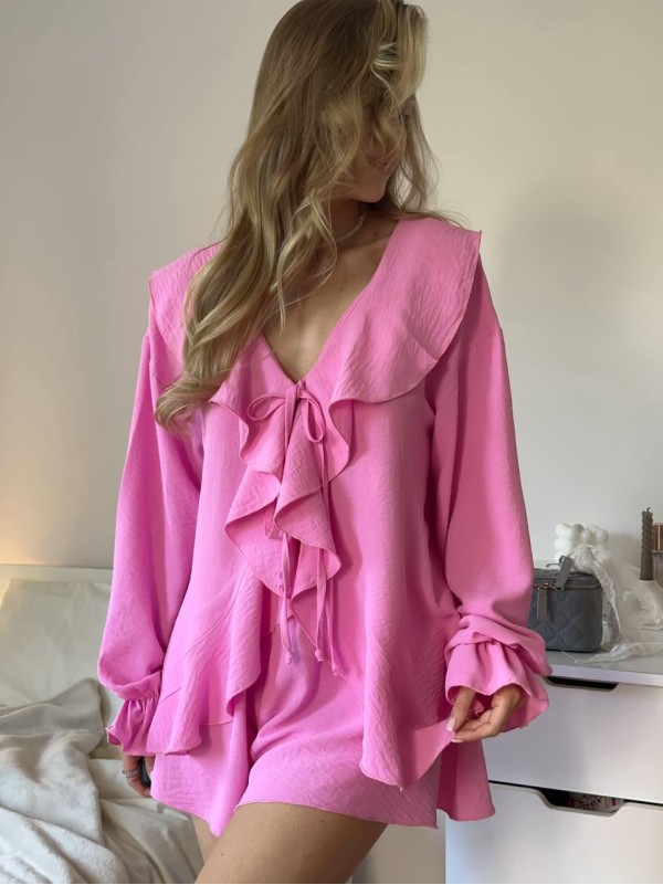 Жіночий легкий костюм (сорочка+шорти) з рюшами рожевого кольору 34117