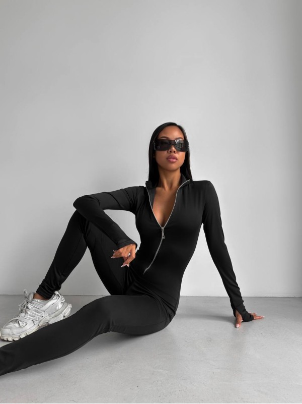 Жіночий еластичний комбінезон чорного кольору 34119