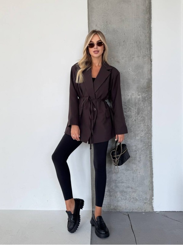 Жіночий подовжений пiджак з поясом коричневого кольору 34122
