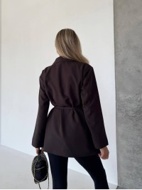Жіночий подовжений пiджак з поясом коричневого кольору 34122