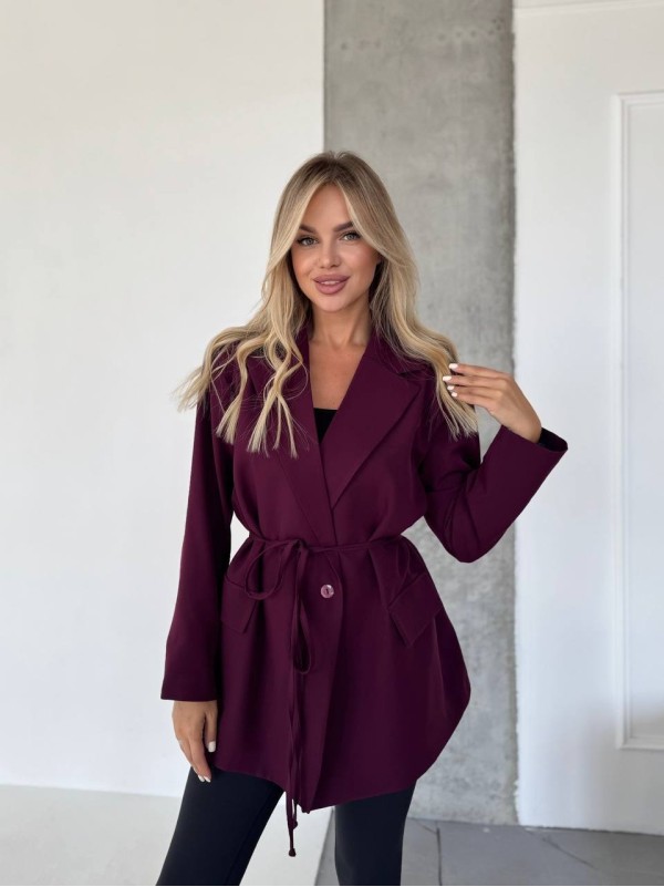 Жіночий подовжений пiджак з поясом бордового кольору 34123