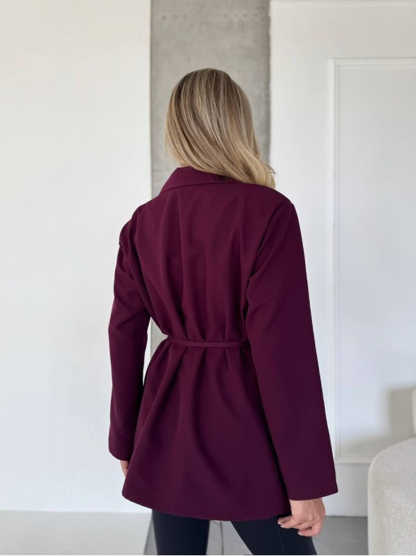 Жіночий подовжений пiджак з поясом бордового кольору 34123