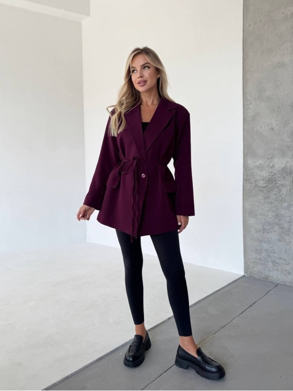 Жіночий подовжений пiджак з поясом бордового кольору 34123