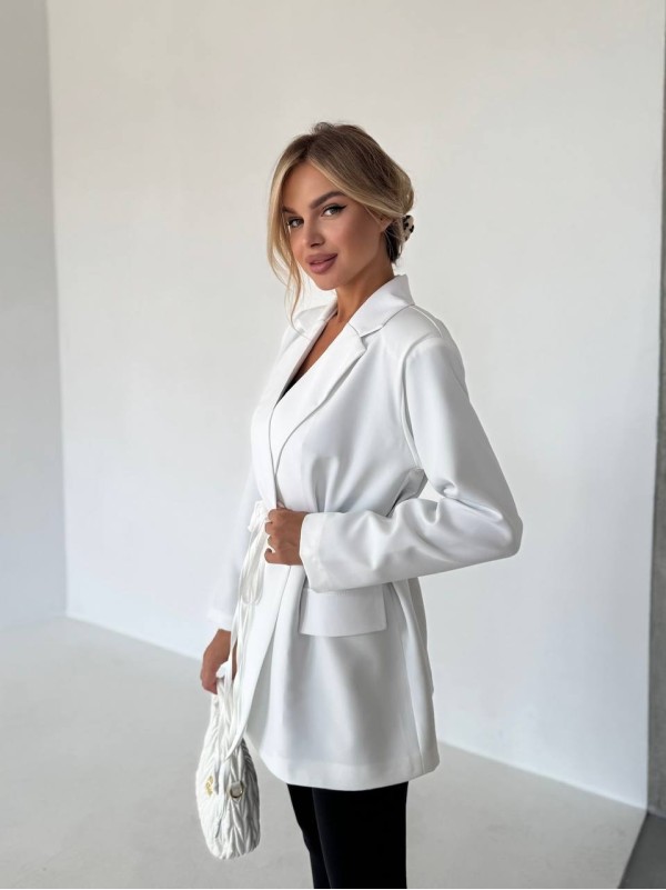 Жіночий подовжений пiджак з поясом молочного кольору 34124