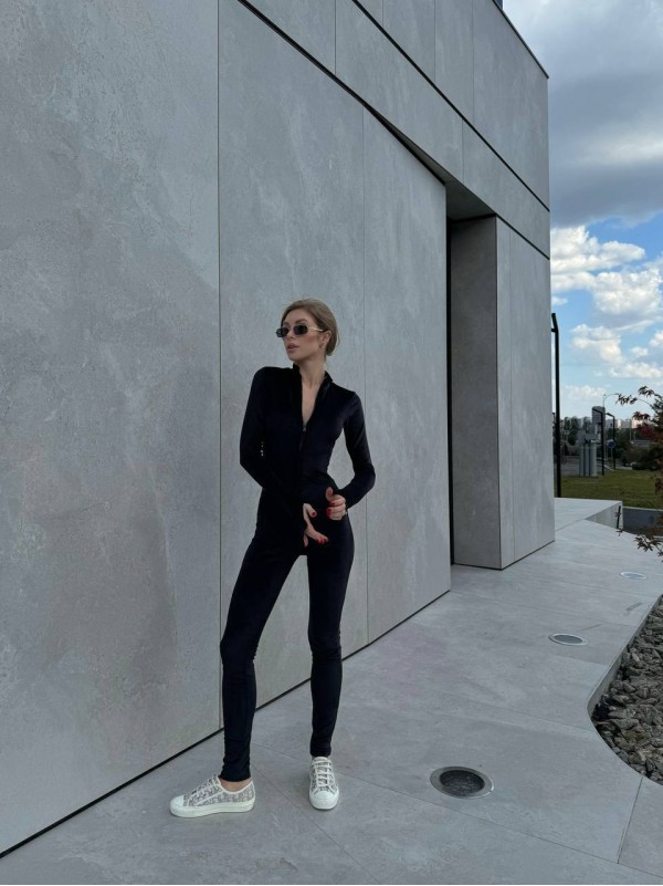 Велюровий комбінезон чорного кольору 34146