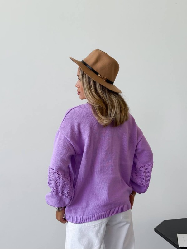 Класичний жіночий светр з ажурним плетiнням бузкового кольору 34175