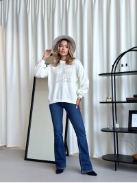 Класичний жіночий светр з ажурним плетiнням молочного кольору 34176