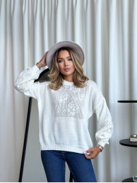 Класичний жіночий светр з ажурним плетiнням молочного кольору 34176