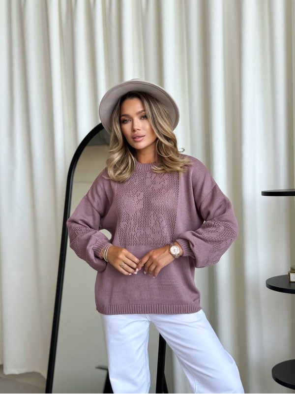 Класичний жіночий светр з ажурним плетiнням пудрового кольору 34177