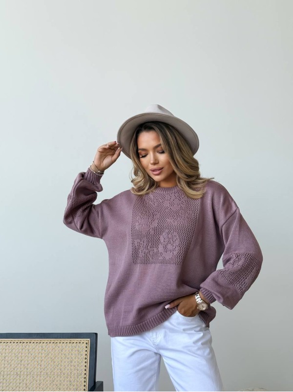 Класичний жіночий светр з ажурним плетiнням пудрового кольору 34177