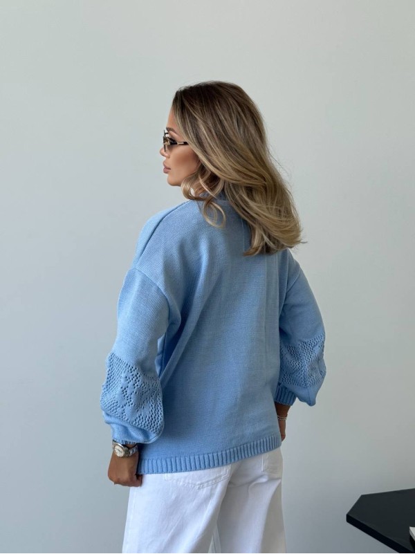 Класичний жіночий светр з ажурним плетiнням блакитного кольору 34180