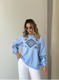 Класичний жіночий светр із етнічним візерунком блакитного кольору 34181