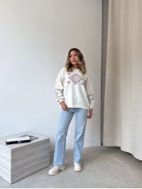 Класичний жіночий светр із етнічним візерунком молочного кольору 34182