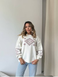 Класичний жіночий светр із етнічним візерунком молочного кольору 34182