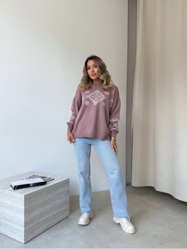 Класичний жіночий светр із етнічним візерунком пудрового кольору 34184