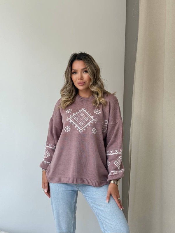 Класичний жіночий светр із етнічним візерунком пудрового кольору 34184