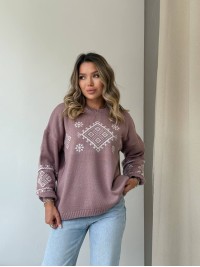Класичний жіночий светр із етнічним візерунком пудрового кольору 34184