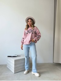 Класичний жіночий светр із етнічним візерунком рожевого кольору 34185