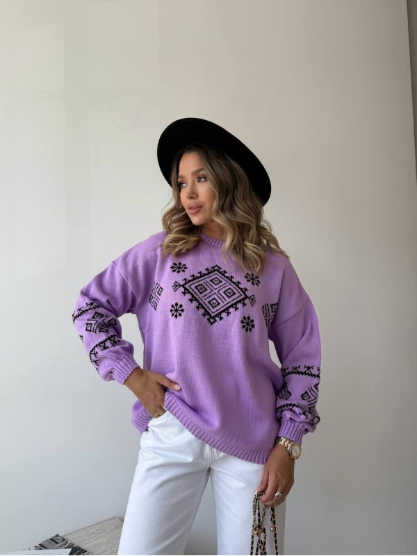 Класичний жіночий светр із етнічним візерунком бузкового кольору 34186