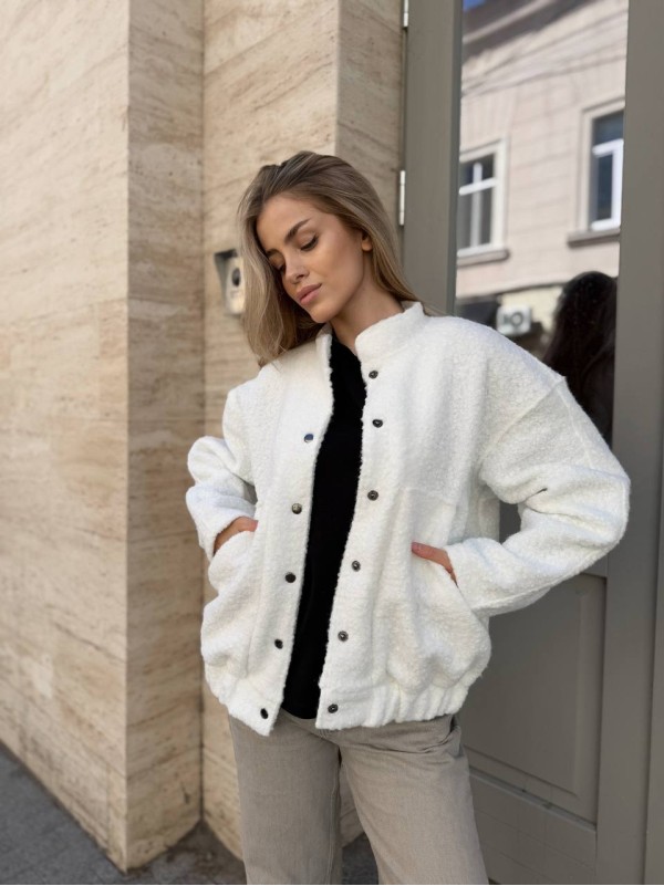 Жіночий вiльний бомбер букле молочного кольору 34207