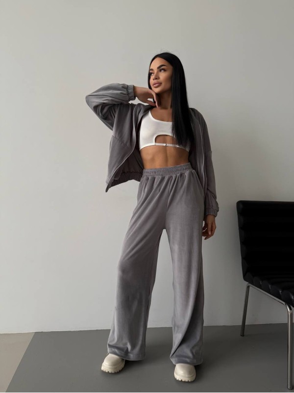 Велюровий жіночий костюм з капюшоном сiрого кольору 34211