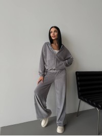 Велюровий жіночий костюм з капюшоном сiрого кольору 34211