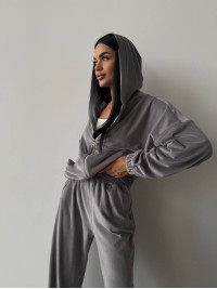 Велюровий жіночий костюм з капюшоном сiрого кольору 34211