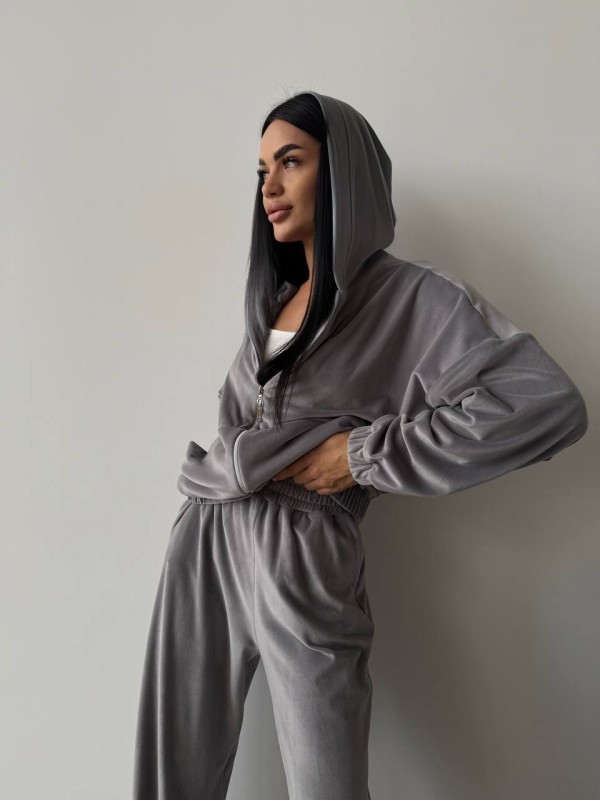 Велюровий жіночий костюм з капюшоном сiрого кольору 34211