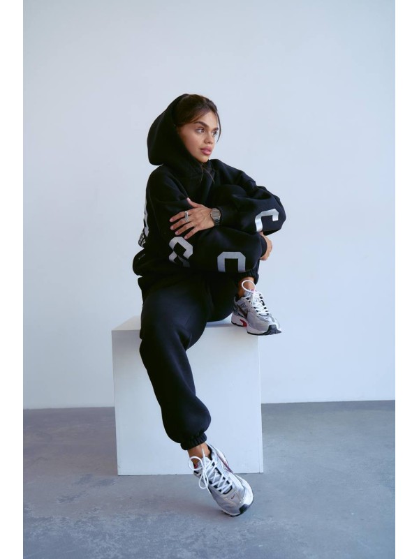 Жіночий теплий костюм з написом чорного кольору 34213