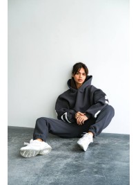 Жіночий теплий костюм з написом графiтового кольору 34218