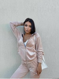 Велюровий жіночий костюм двійка бежевого кольору 34239