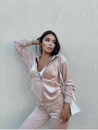 Велюровий жіночий костюм двійка бежевого кольору 34239